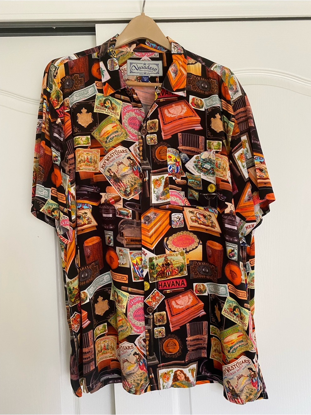 Havana Cigar Box Print Short-Sleeve Button-Down Shirt - Black & Orange